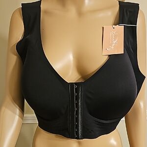 Seamless Front‑Closure Black Support Bra with Wide Straps
